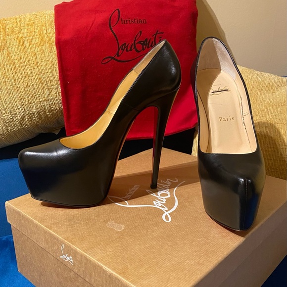 Christian Louboutin Black Daffodile Pumps size 39 - Picture 3 of 12